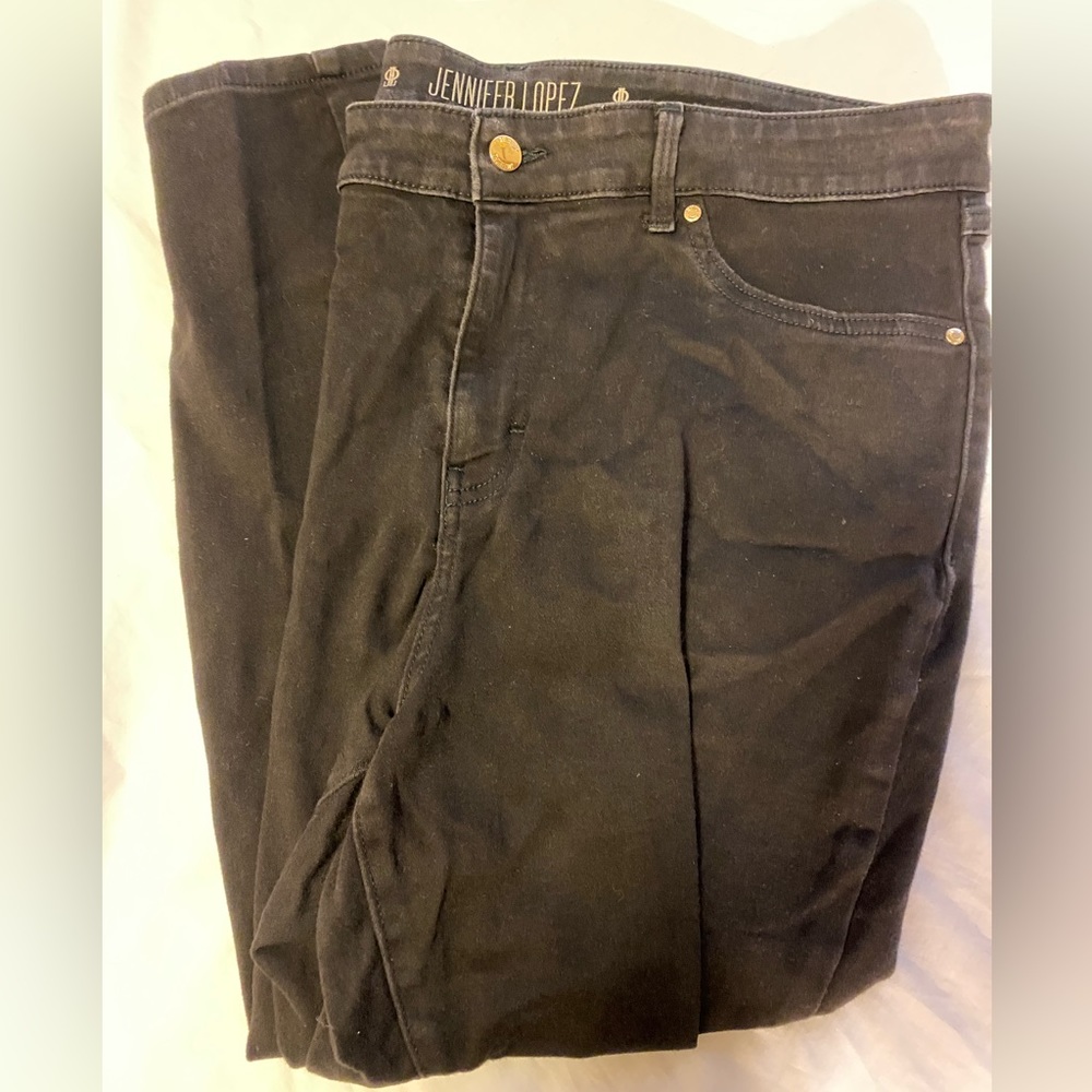 Woman’s cropped super skinny high rise jeans size 20W.